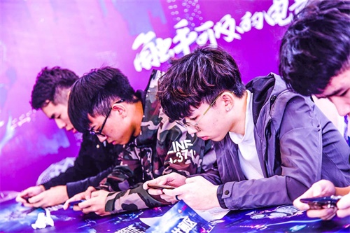 ��������ҫ���ݽ�ʽ����ӵ�������Լ��ġ�����԰����