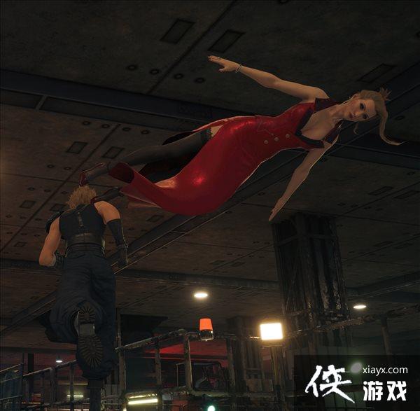 《FF7重制》恶趣味Mod 克劳德挥舞“斯嘉莱特”大剑