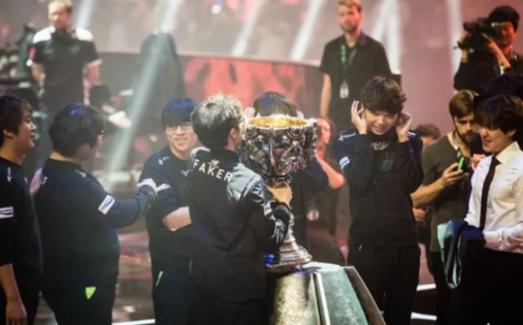 ��lol��2023�ٷ���ʷʮ����ǿս������