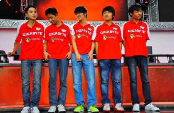 ��lol��2023�ٷ���ʷʮ����ǿս������