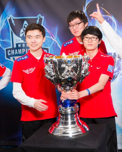 ʮ��⾰ħ�����ɣ���LOL���ٷ�����Faker��ڶԱ���