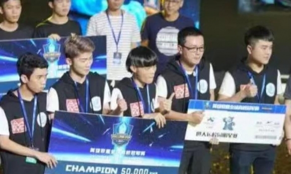 ��lol����У��������ھ�һ��