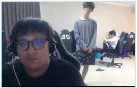 ����ʮ�ˣ�վ����ආ���ʲô��