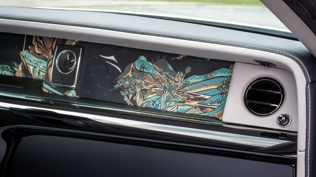 �Զػͱڻ�Ϊ��У���˹��˹չʾ���й��ڻ�֮�ա�Bespoke �߶�ϵ�г���