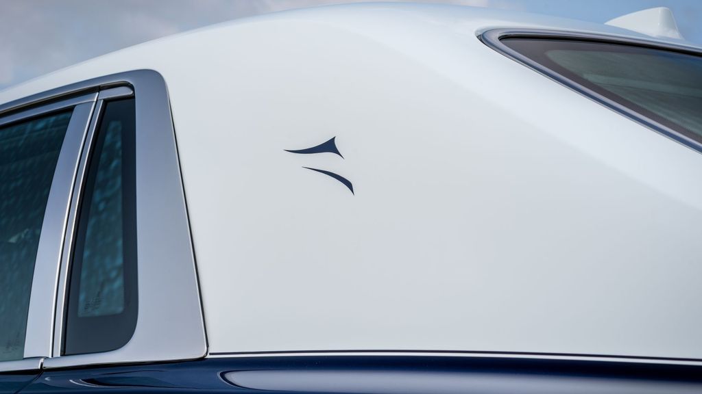 �Զػͱڻ�Ϊ��У���˹��˹չʾ���й��ڻ�֮�ա�Bespoke �߶�ϵ�г���