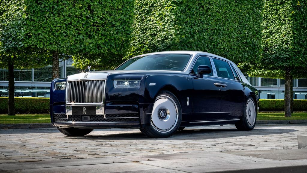 �Զػͱڻ�Ϊ��У���˹��˹չʾ���й��ڻ�֮�ա�Bespoke �߶�ϵ�г���