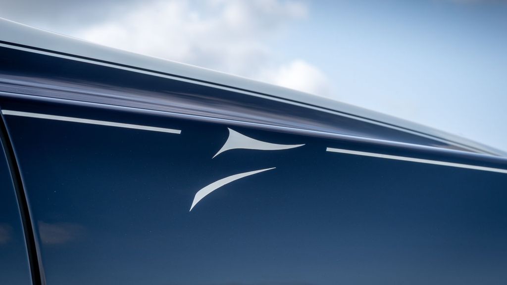 �Զػͱڻ�Ϊ��У���˹��˹չʾ���й��ڻ�֮�ա�Bespoke �߶�ϵ�г���