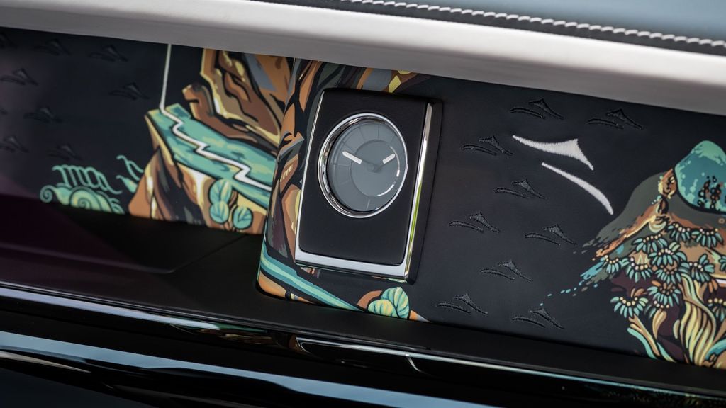 �Զػͱڻ�Ϊ��У���˹��˹չʾ���й��ڻ�֮�ա�Bespoke �߶�ϵ�г���