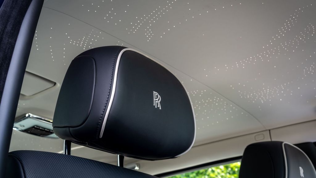 �Զػͱڻ�Ϊ��У���˹��˹չʾ���й��ڻ�֮�ա�Bespoke �߶�ϵ�г���