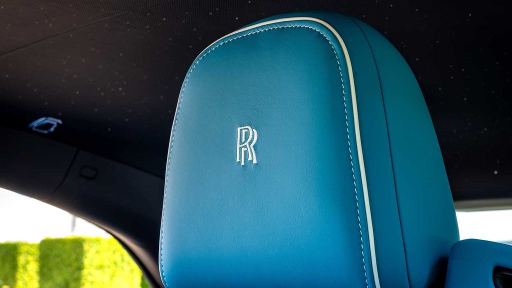 �Զػͱڻ�Ϊ��У���˹��˹չʾ���й��ڻ�֮�ա�Bespoke �߶�ϵ�г���