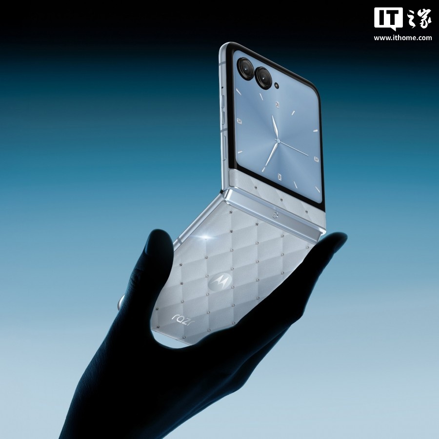 �����ڡ���ɫ + ˮ����Ƕ��Ħ������Я��ʩ���������Ƴ������� Razr 2025 / Moto Buds Loop