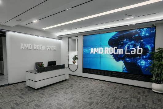 AMD й׼ ROCm ʵϾƳ߻ AMD HPC / AI ̬ڻչ