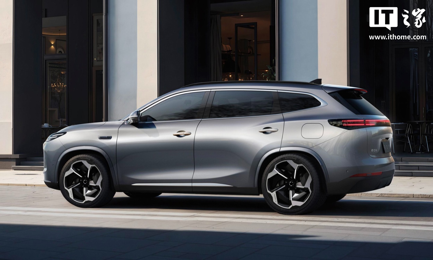 ������;�Ǽ�Ԫ E05 ���ι�ͼ���������öԳ���ƣ��丱����