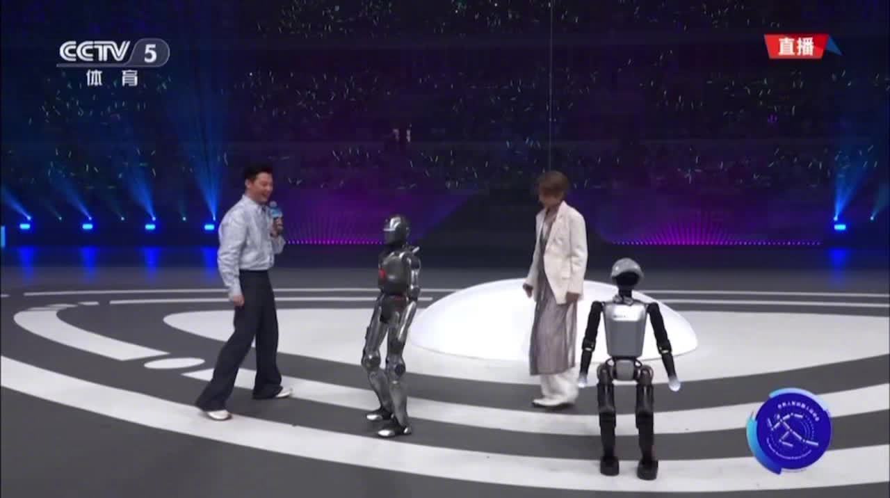 欢迎来到碳基生命的世界:全球首个人形机器人运动会在北京开幕,跳舞、走秀、踢足球,500 余台机器人参赛 欢迎来到碳基生命的世界:全球首个人形机器人运动会在北京开幕,跳舞、走秀、踢足球,500 余台机器人参赛