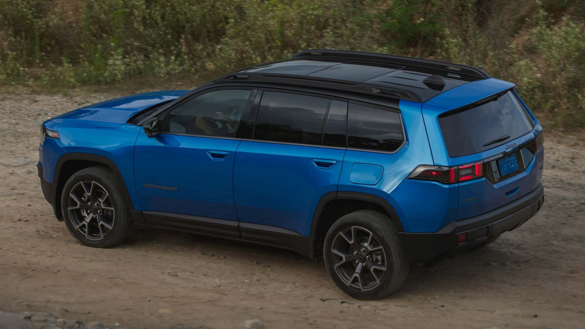 Jeep 经典 SUV 切诺基回归,变身油电混动车型 Jeep 经典 SUV 切诺基回归,变身油电混动车型