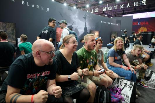 10����ֹͣ�Ŷӣ�500ƽ����������������Ӱ֮���㡷�ɿ�¡չ��ӵ���򿨵�