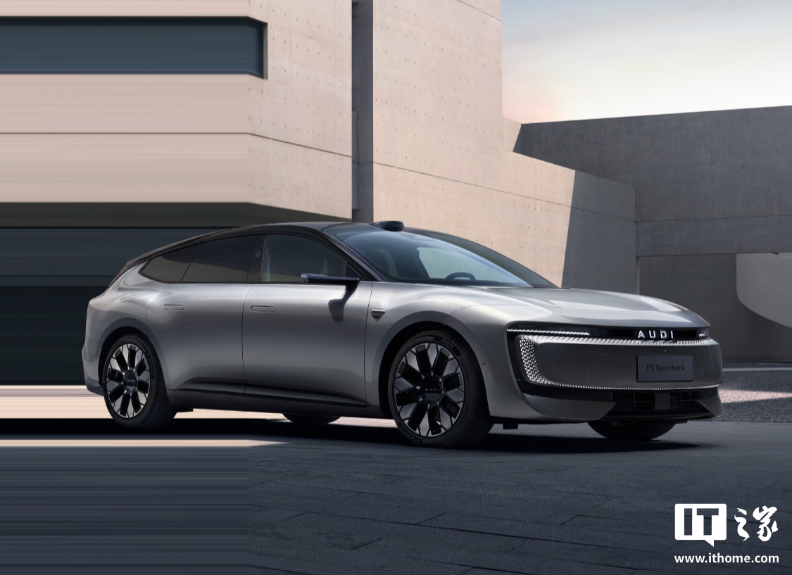 �����µ� E5 Sportback �������� ICCOA Carlink������ OPPO / vivo / С�׵����������ֻ�Ʒ��