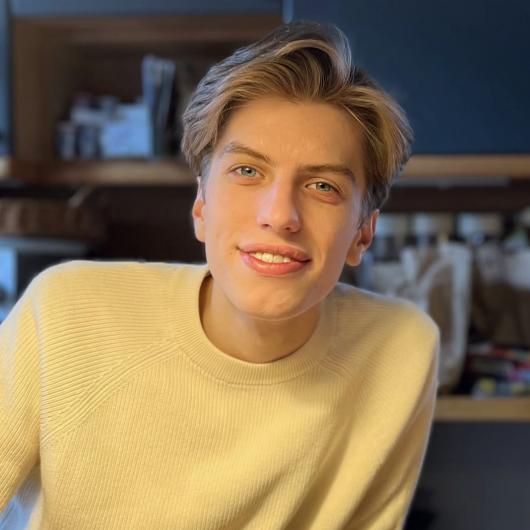 被 OpenAI 开除的 00 后搞投资,700% 回报率降维暴击华尔街 被 OpenAI 开除的 00 后搞投资,700% 回报率降维暴击华尔街