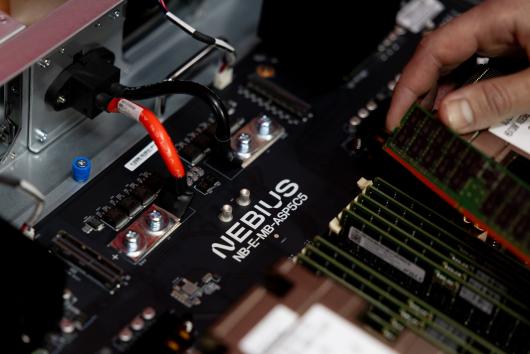 ΢�����ֱ����� 174 ����Ԫ�ⲿ AI GPU ��������Nebius ����Ӧ