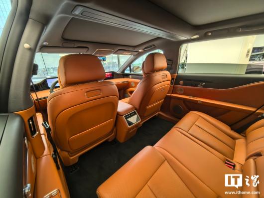 ���������׿����г����� S9T �䱸����ͶӰ��Ļϵͳ 2.0��֧�� 1080P ���廭��