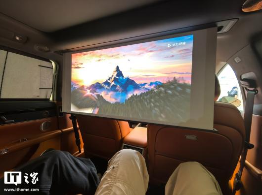 ���������׿����г����� S9T �䱸����ͶӰ��Ļϵͳ 2.0��֧�� 1080P ���廭��