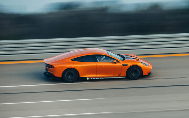 ÷����˹ - AMG ��̽�� GT ˫�Ž��ܵ綯�棬������֤��Ͷ�ʺ�����
