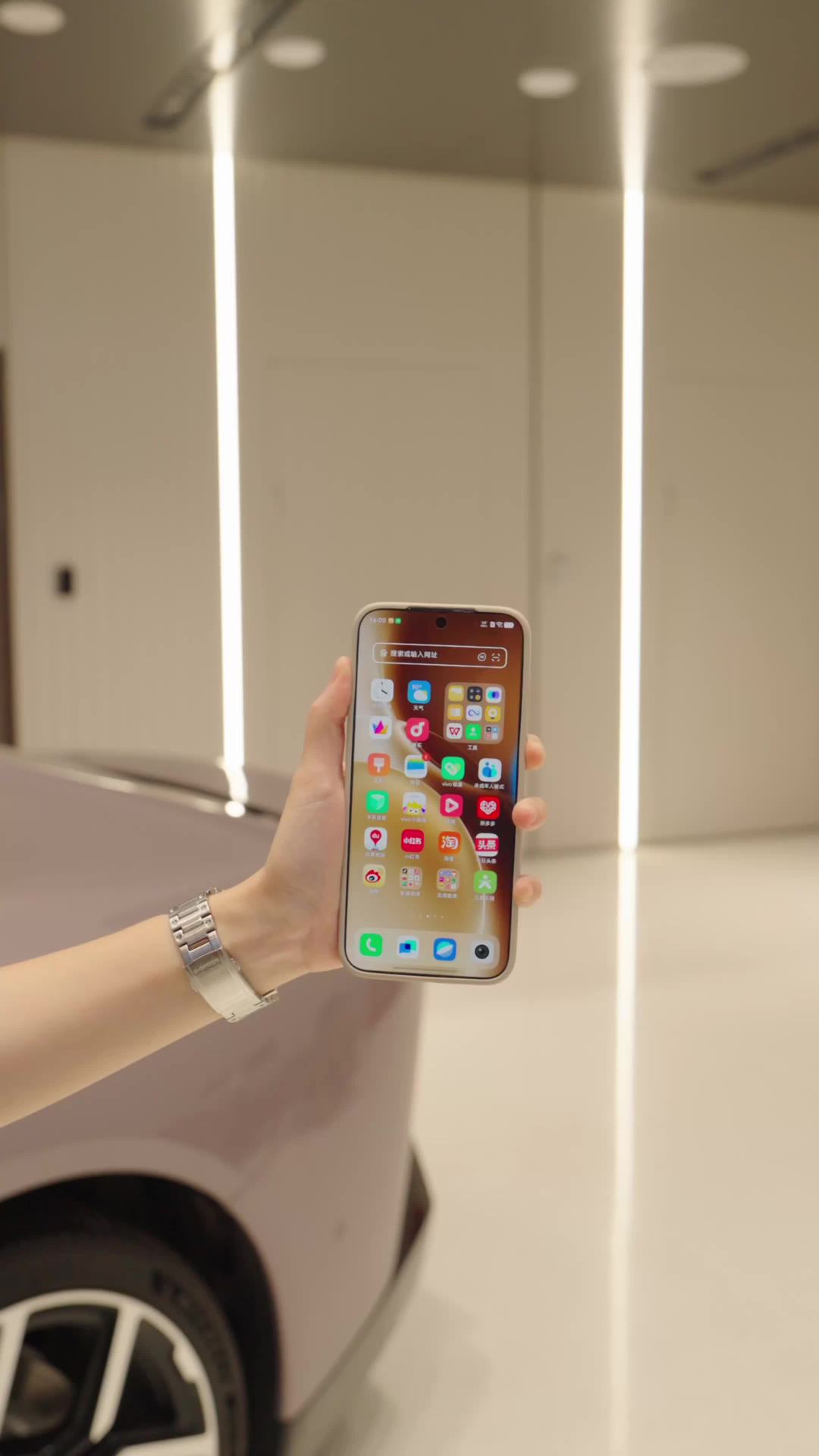 vivo ȫ�� OriginOS 6 ϵͳ��һ����ͨ�ֻ��복��������ȫ��С�� P7 �����׷���С V �س�