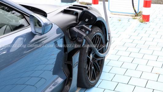 ��սС�׼�¼����ʱ����ǿ Taycan �綯�γ��ع⣬Ŧ��Ȧ�������ܽ� 7 ����