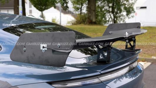 ��սС�׼�¼����ʱ����ǿ Taycan �綯�γ��ع⣬Ŧ��Ȧ�������ܽ� 7 ����