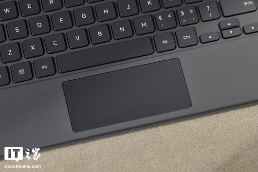 ��IT֮�ҿ��䡿XIAOMI Pad 8 ����ͼ�ͣ��ͱ��Ͷȵ�����ɫ���ᱡ�ֻ���