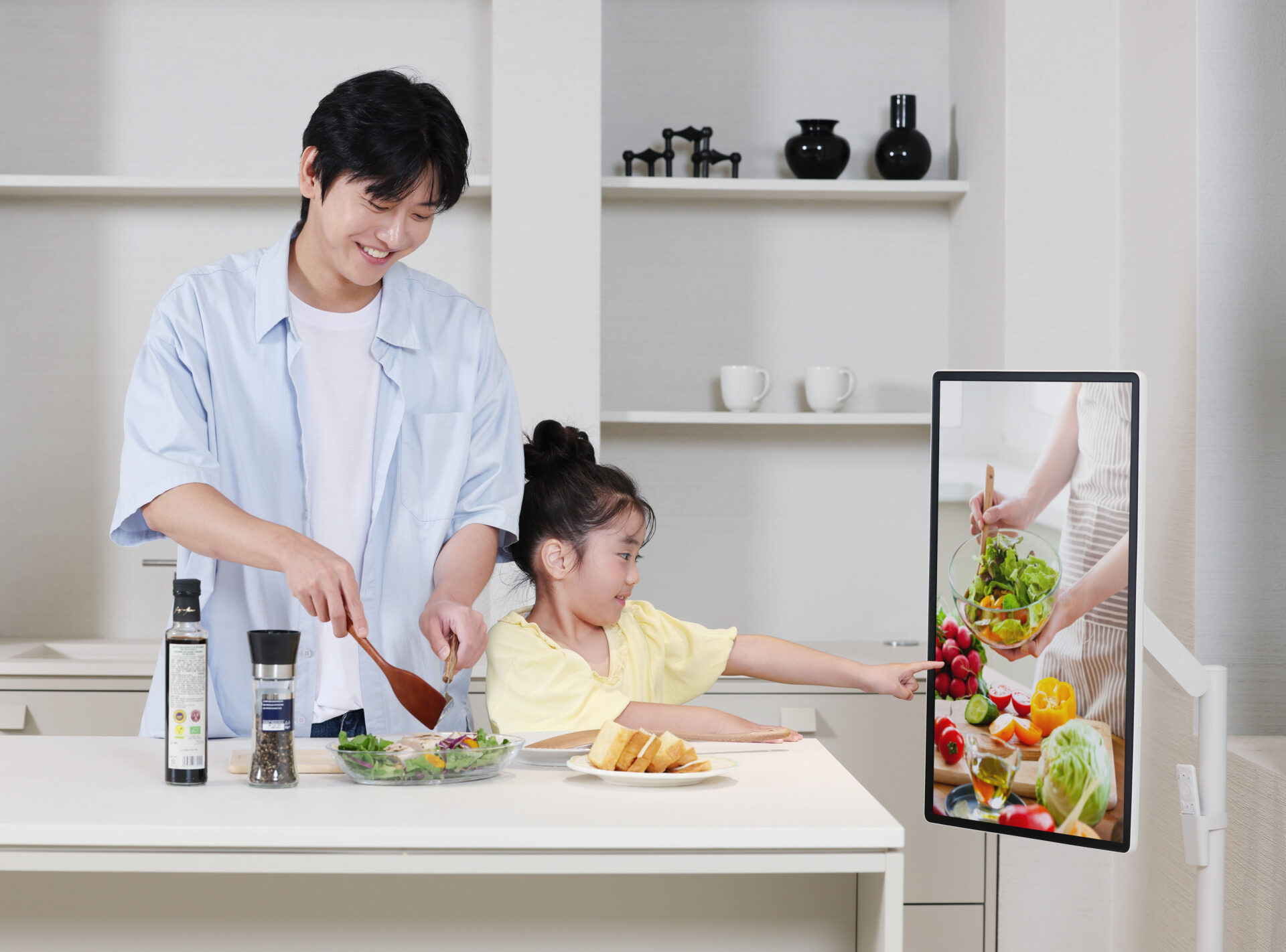 三星推出无线便携电视“The Moving Style”,可触控可移动 三星推出无线便携电视“The Moving Style”,可触控可移动