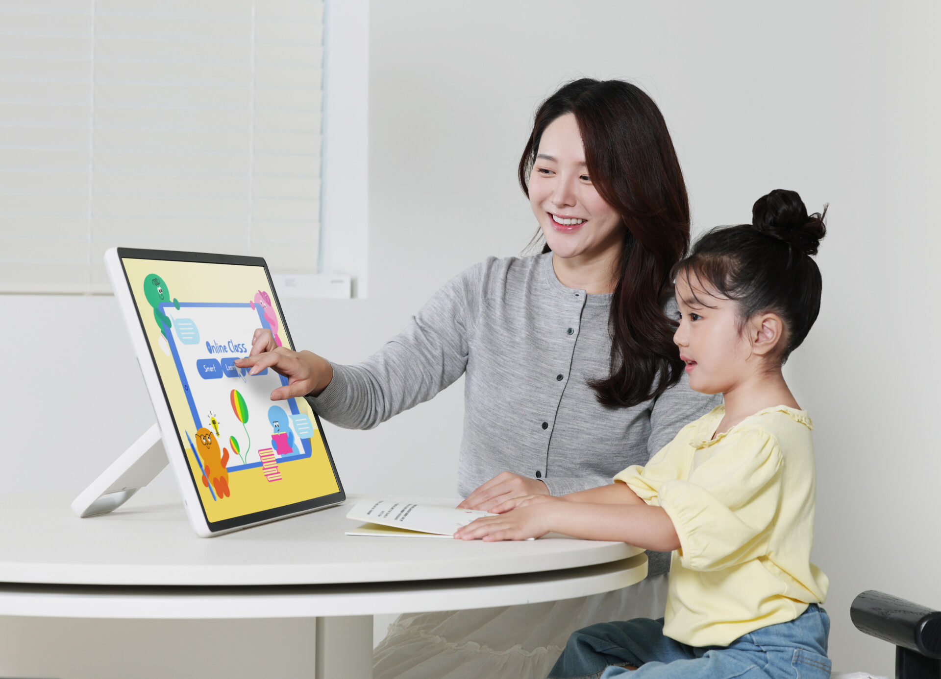 三星推出无线便携电视“The Moving Style”,可触控可移动 三星推出无线便携电视“The Moving Style”,可触控可移动