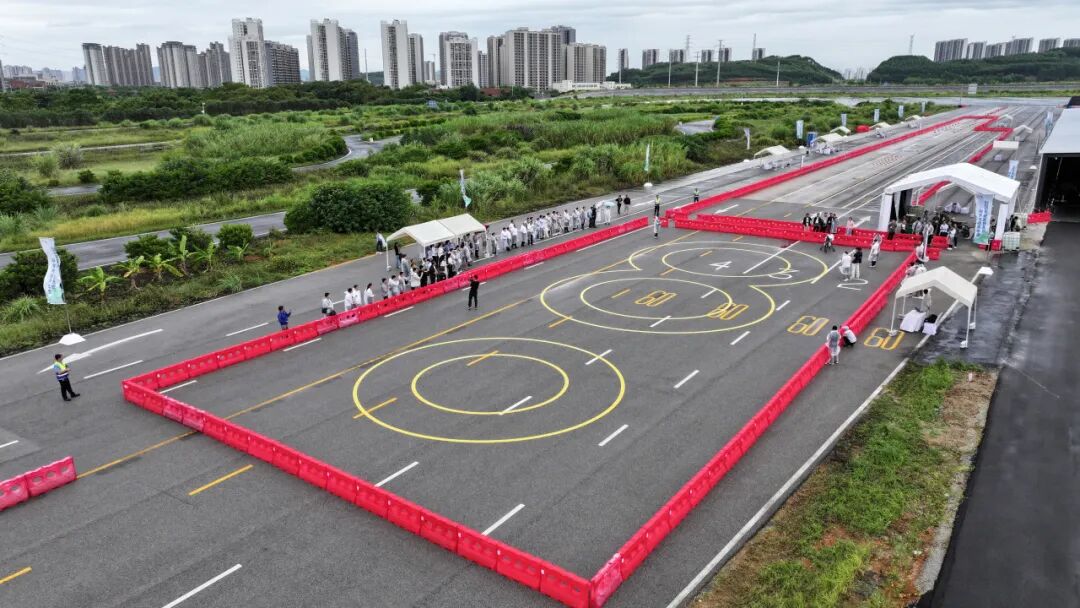 全国首届无人摩托车越野比赛举行 全国首届无人摩托车越野比赛举行