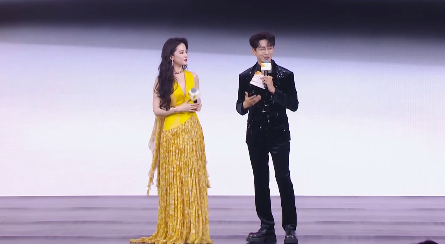 �복�е� Surprise �ĸо������������ǽ��Ʒ�ܼ�͸¶������������������������͡�