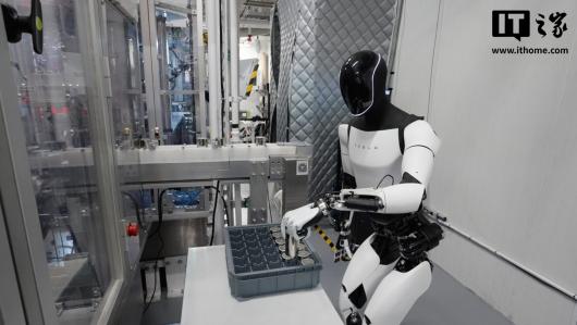马斯克:特斯拉正全力推进 Optimus 人形机器人的规模化生产 马斯克:特斯拉正全力推进 Optimus 人形机器人的规模化生产