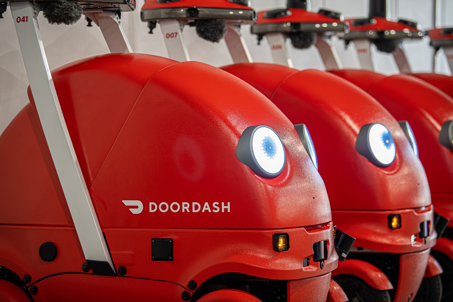 �����������ƽ̨ DoorDash �Ƴ����ͻ����ˣ�����ٶ� 32km/h�����족���ܷ�ʳ��