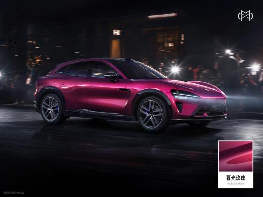 С�� YU7 Max �������ơ���ˮ������ɫʵ�����౱�������ͣ�չ���� 10 �� 3 ��