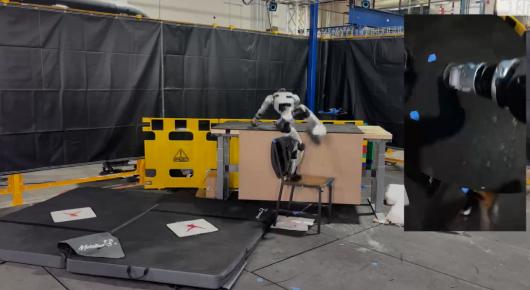 宇树 G1 人形机器人再进化:能爬桌子、搬凳子,美国团队新成果 宇树 G1 人形机器人再进化:能爬桌子、搬凳子,美国团队新成果