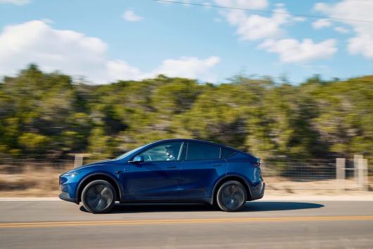 特斯拉 Model Y 标准版在美国上市:织物座椅、封天窗、续航 517 公里,起价跌破 4 万美元 特斯拉 Model Y 标准版在美国上市:织物座椅、封天窗、续航 517 公里,起价跌破 4 万美元