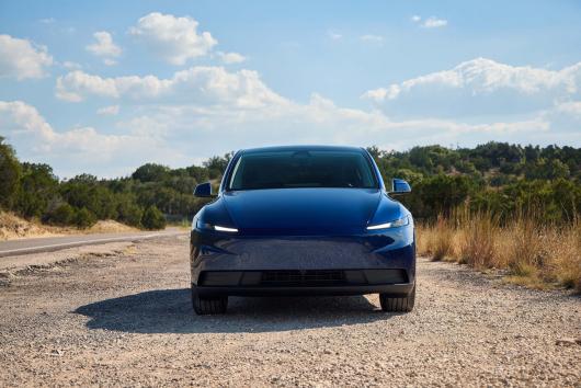 特斯拉 Model Y 标准版在美国上市:织物座椅、封天窗、续航 517 公里,起价跌破 4 万美元 特斯拉 Model Y 标准版在美国上市:织物座椅、封天窗、续航 517 公里,起价跌破 4 万美元