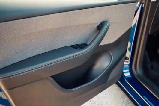 特斯拉 Model Y 标准版在美国上市:织物座椅、封天窗、续航 517 公里,起价跌破 4 万美元 特斯拉 Model Y 标准版在美国上市:织物座椅、封天窗、续航 517 公里,起价跌破 4 万美元