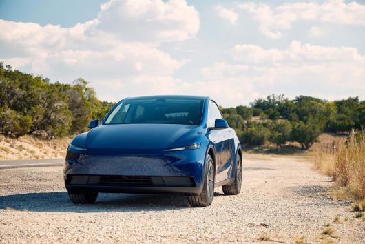 特斯拉 Model Y 标准版在美国上市:织物座椅、封天窗、续航 517 公里,起价跌破 4 万美元 特斯拉 Model Y 标准版在美国上市:织物座椅、封天窗、续航 517 公里,起价跌破 4 万美元