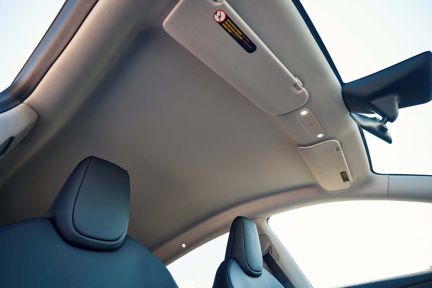 特斯拉 Model Y 标准版在美国上市:织物座椅、封天窗、续航 517 公里,起价跌破 4 万美元 特斯拉 Model Y 标准版在美国上市:织物座椅、封天窗、续航 517 公里,起价跌破 4 万美元