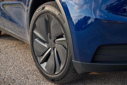 特斯拉 Model Y 标准版在美国上市:织物座椅、封天窗、续航 517 公里,起价跌破 4 万美元 特斯拉 Model Y 标准版在美国上市:织物座椅、封天窗、续航 517 公里,起价跌破 4 万美元