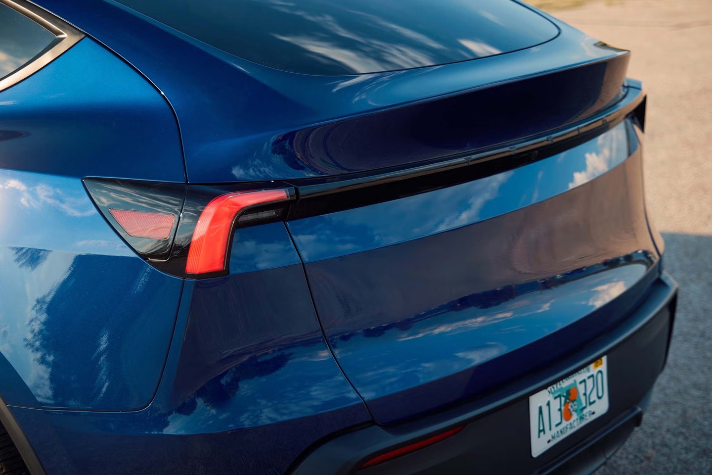 特斯拉 Model Y 标准版在美国上市:织物座椅、封天窗、续航 517 公里,起价跌破 4 万美元 特斯拉 Model Y 标准版在美国上市:织物座椅、封天窗、续航 517 公里,起价跌破 4 万美元