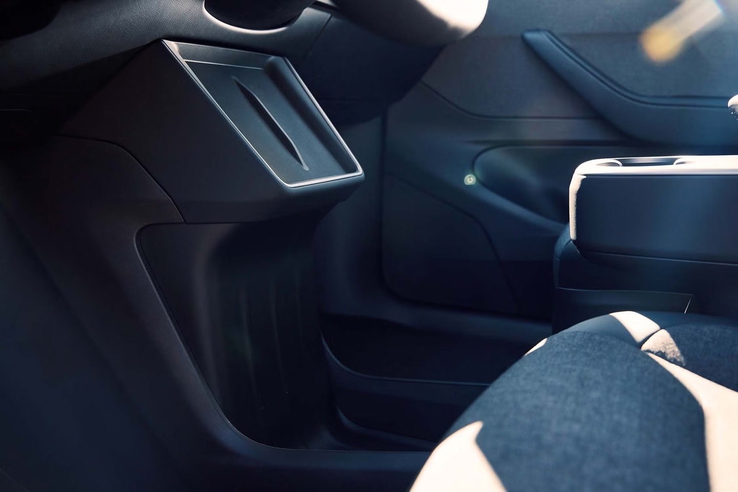 特斯拉 Model Y 标准版在美国上市:织物座椅、封天窗、续航 517 公里,起价跌破 4 万美元 特斯拉 Model Y 标准版在美国上市:织物座椅、封天窗、续航 517 公里,起价跌破 4 万美元