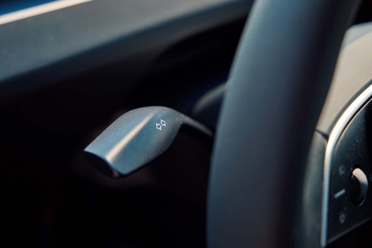 特斯拉 Model Y 标准版在美国上市:织物座椅、封天窗、续航 517 公里,起价跌破 4 万美元 特斯拉 Model Y 标准版在美国上市:织物座椅、封天窗、续航 517 公里,起价跌破 4 万美元