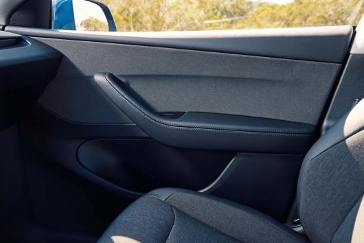 特斯拉 Model Y 标准版在美国上市:织物座椅、封天窗、续航 517 公里,起价跌破 4 万美元 特斯拉 Model Y 标准版在美国上市:织物座椅、封天窗、续航 517 公里,起价跌破 4 万美元