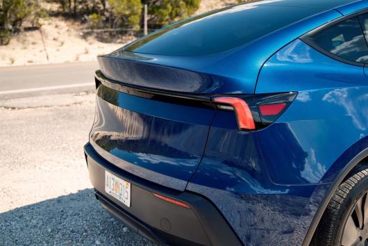 特斯拉 Model Y 标准版在美国上市:织物座椅、封天窗、续航 517 公里,起价跌破 4 万美元 特斯拉 Model Y 标准版在美国上市:织物座椅、封天窗、续航 517 公里,起价跌破 4 万美元