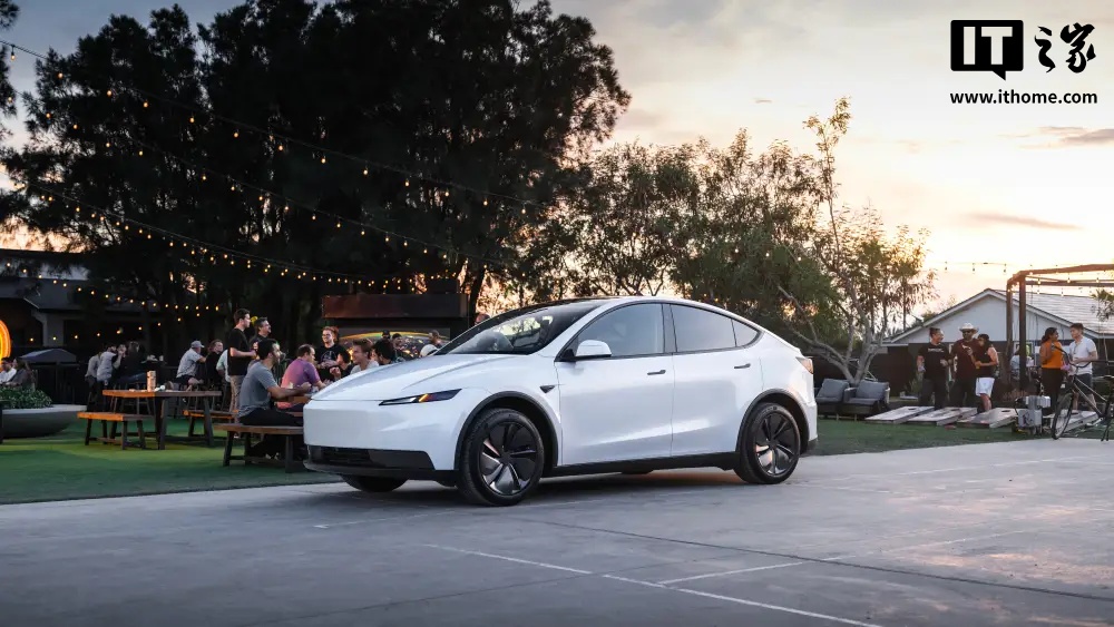 特斯拉推出 Model 3 / Y 标准版后股价大跌 4.45%,分析师评价不一 特斯拉推出 Model 3 / Y 标准版后股价大跌 4.45%,分析师评价不一